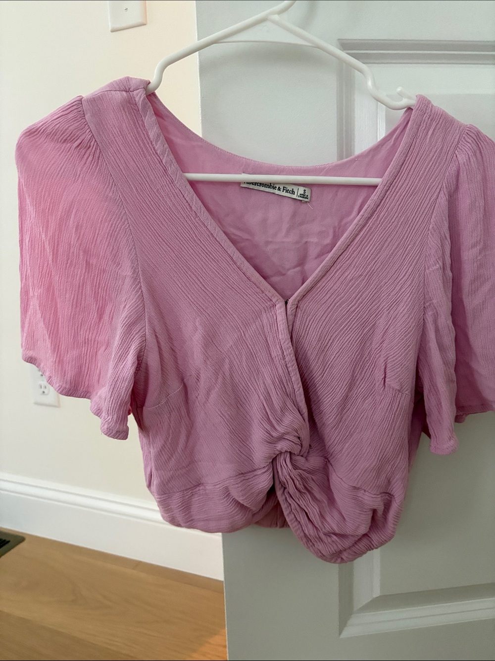 Abercrombie & Fitch Lavender-Pink Twist Front V-Neck Crop Top